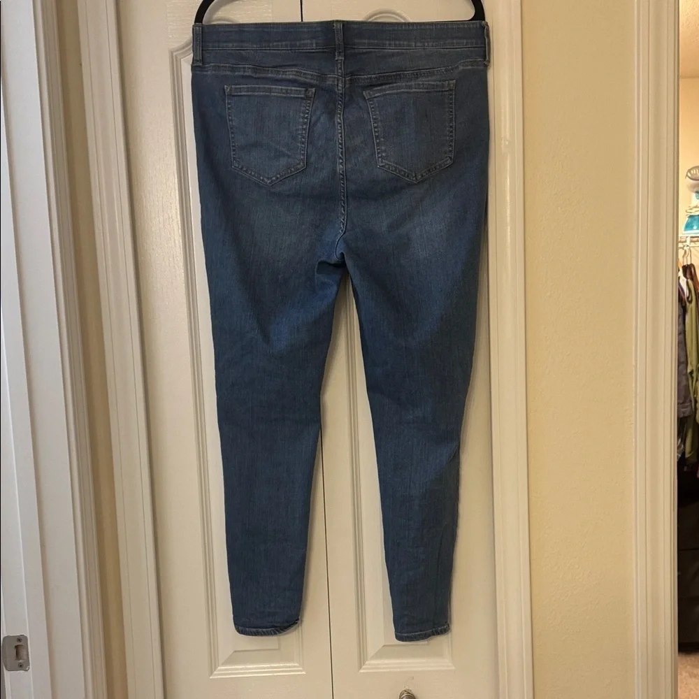 Torrid sky High-Rise Stretch Jeans in Medium Blue